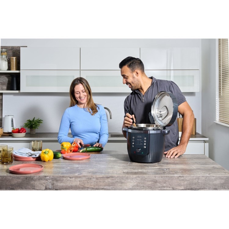 Instant Pot Pro 5.7L Wi-Fi Enabled Multi-Cooker