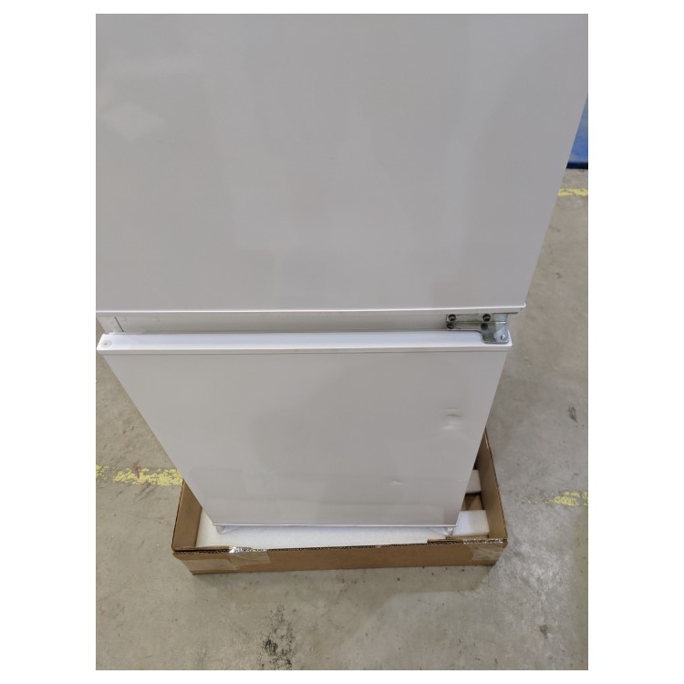 Refurbished Baumatic BRCIS3180E/N Integrated 243 Litre 70/30 Fridge Freezer White