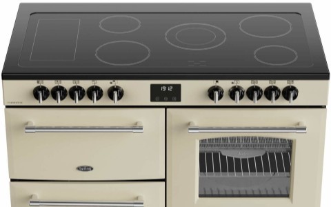 5 Zone Ceramic Hob Plus Warming Zone.