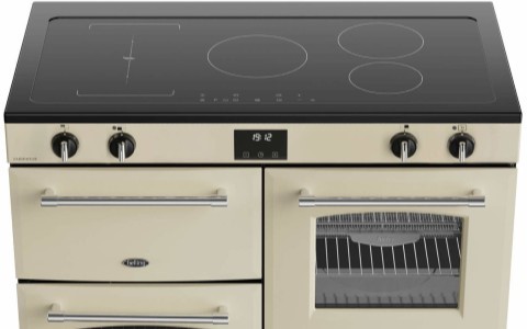 5 Zone Ceramic Hob Plus Warming Zone.