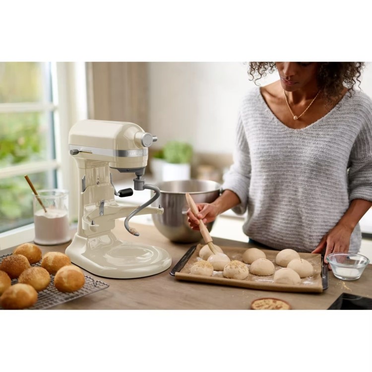 KitchenAid Artisan Bowl-Lift Mixer 5.6L - Almond Cream
