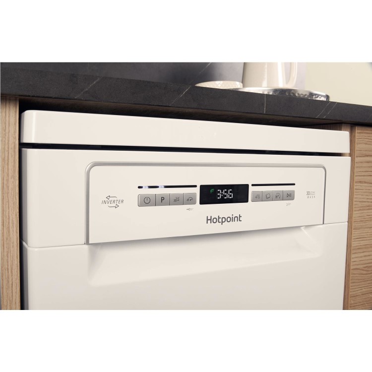 HOTPOINT HSFO3T223W 10 Place Slimline Freestanding Dishwasher - White