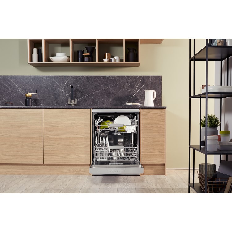 HOTPOINT HFC3C26WSV 14 Place Extra Efficient Freestanding Dishwasher - Silver