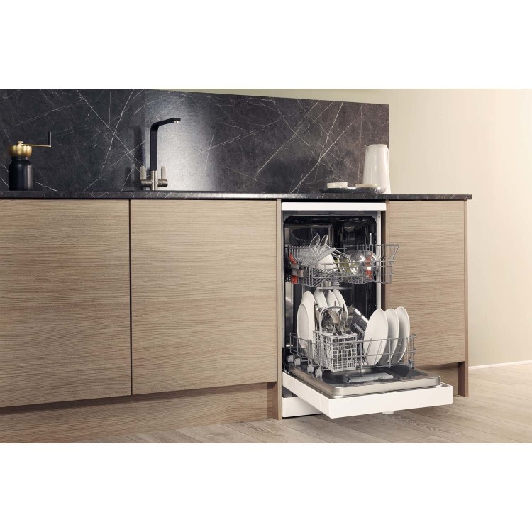 HOTPOINT HSFE1B19 Slimline 10 Place Freestanding Dishwasher - White