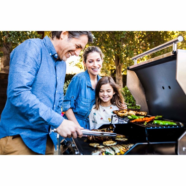 Char-Broil Performance Series High-End 3 Burner Gas BBQ with a Side-Burner.