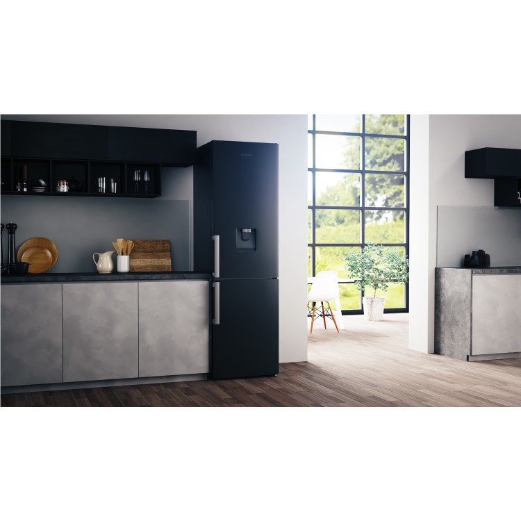 Refurbished Hotpoint H7T911AKSHAQUA1 Freestanding 360 Litre 70/30 Frost Free Fridge Freezer Inox