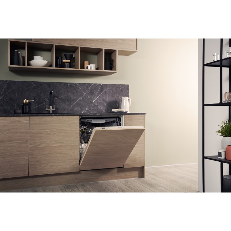 Hotpoint Extra 14 Place Settings Fully Integrated Dishwasher
