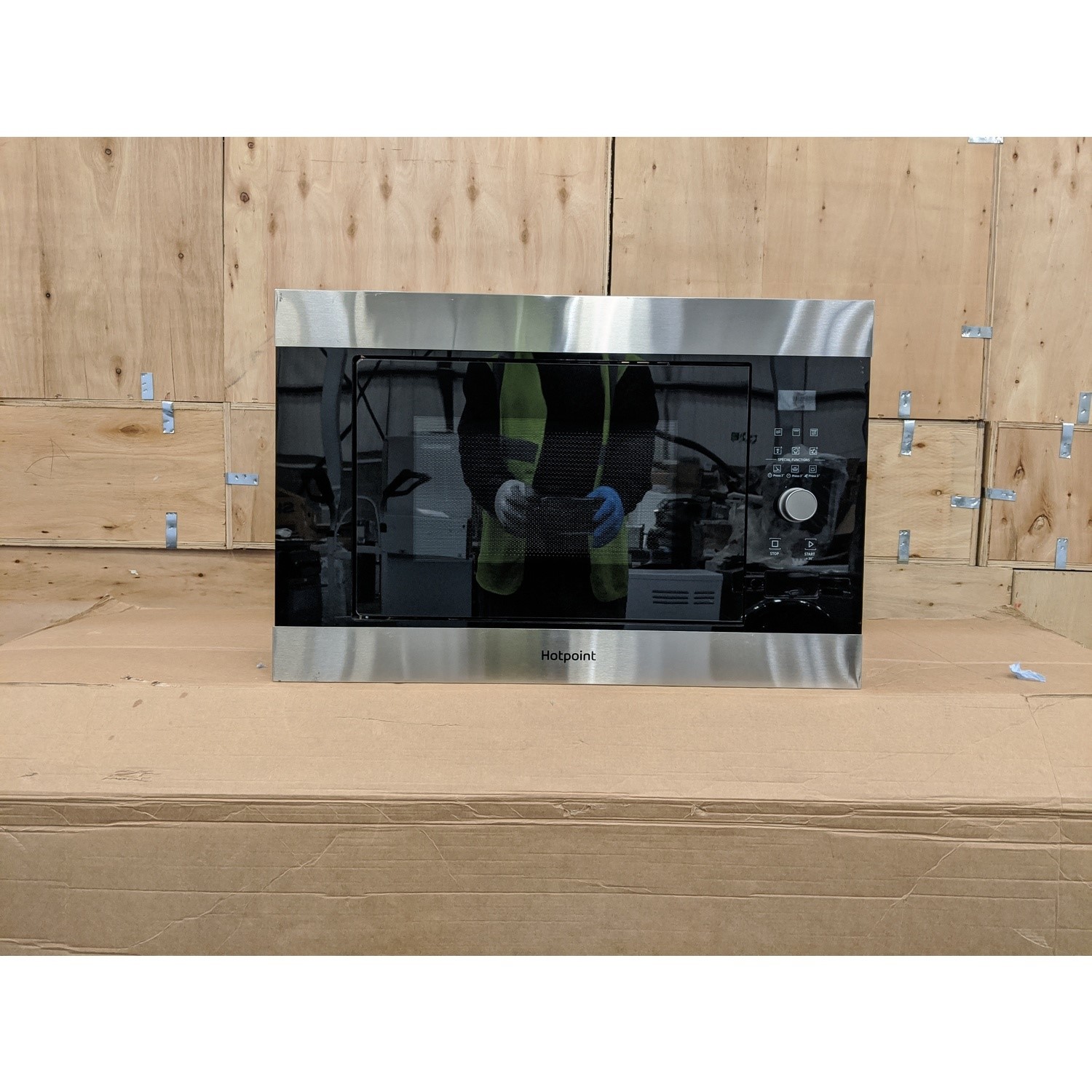 Refurbished Hotpoint MF25GIXH Built In 25L with Grill 900W Microwave