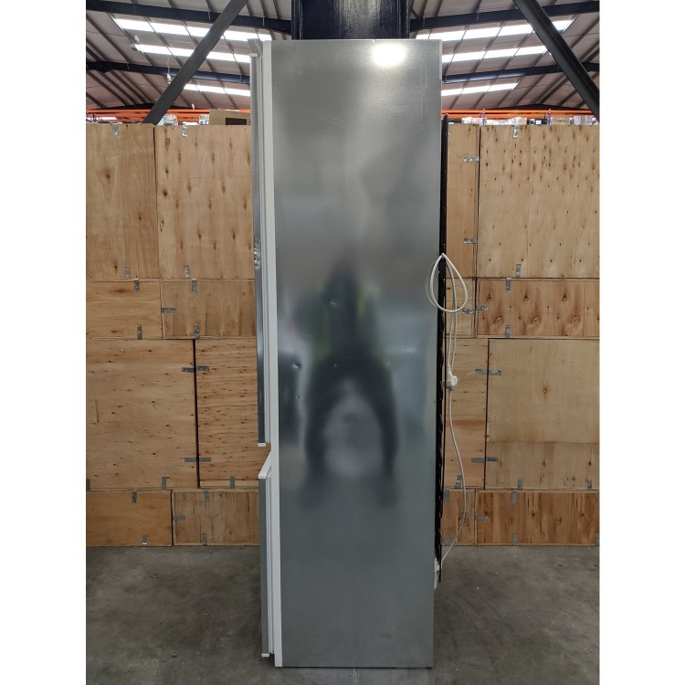 Refurbished Bosch Serie 2 KIV38X22GB 277 Litre Integrated Fridge Freezer 70/30 Split 177cm Tall 54cm Wide - White