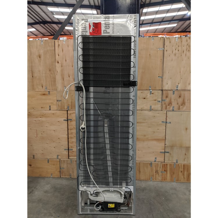 Refurbished Bosch Serie 2 KIV38X22GB 277 Litre Integrated Fridge Freezer 70/30 Split 177cm Tall 54cm Wide - White