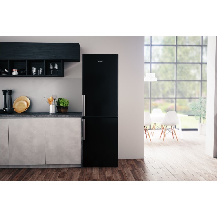 Refurbished Hotpoint H5T811IKH1 189x60cm 338L Freestanding Fridge Freezer - Black