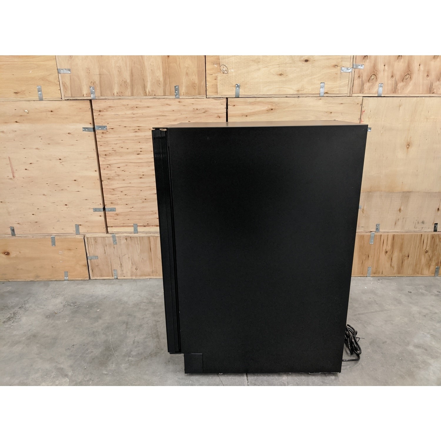 Refurbised CDA FWC304BL Freestanding 20 Bottle Single Zone Under