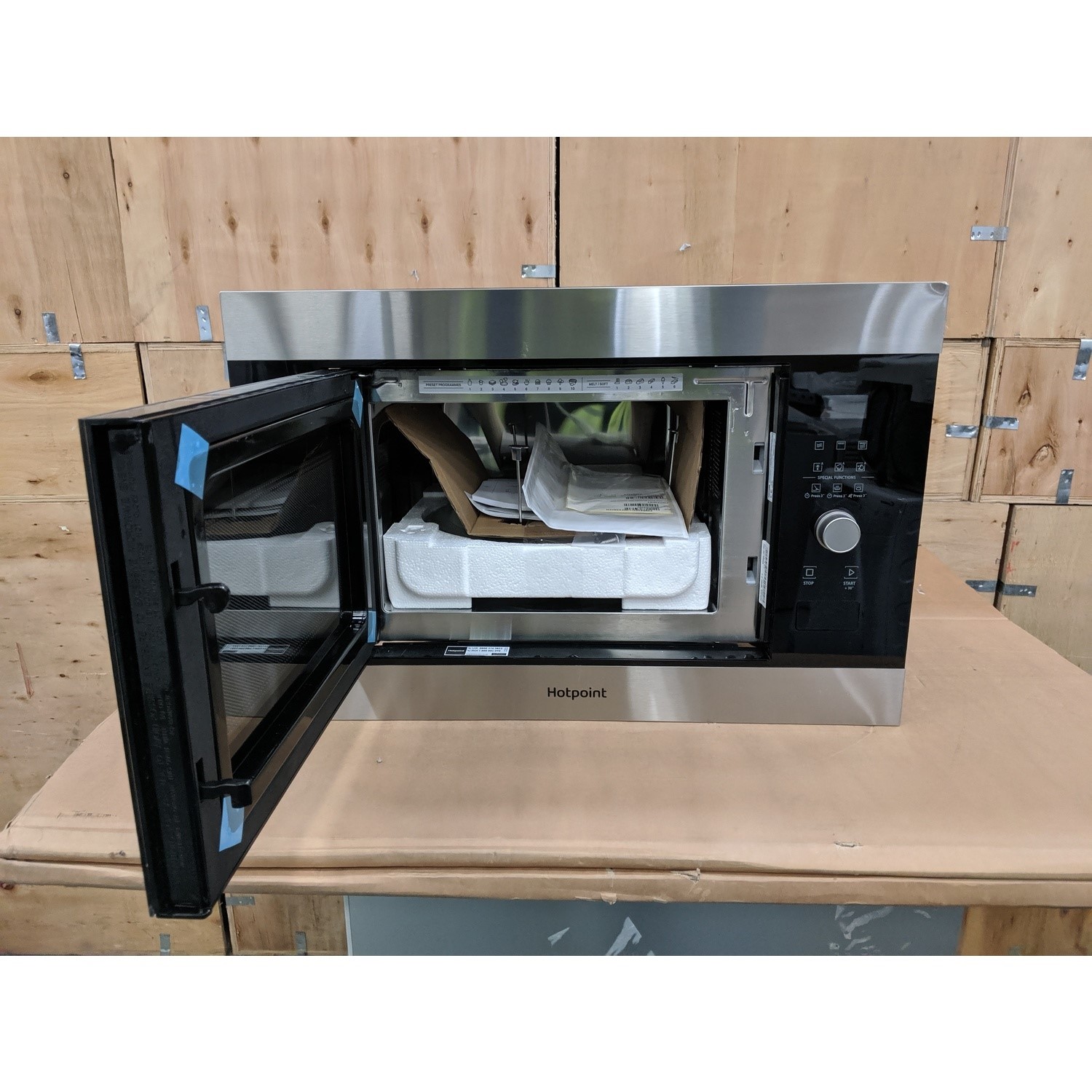 Refurbished Hotpoint MF25GIXH Built In 25L with Grill 900W Microwave Stainless Steel