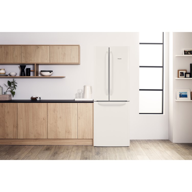 Refurbished Hotpoint FFU3DW1 Freestanding 452 Litre 55/45 Fridge Freezer White