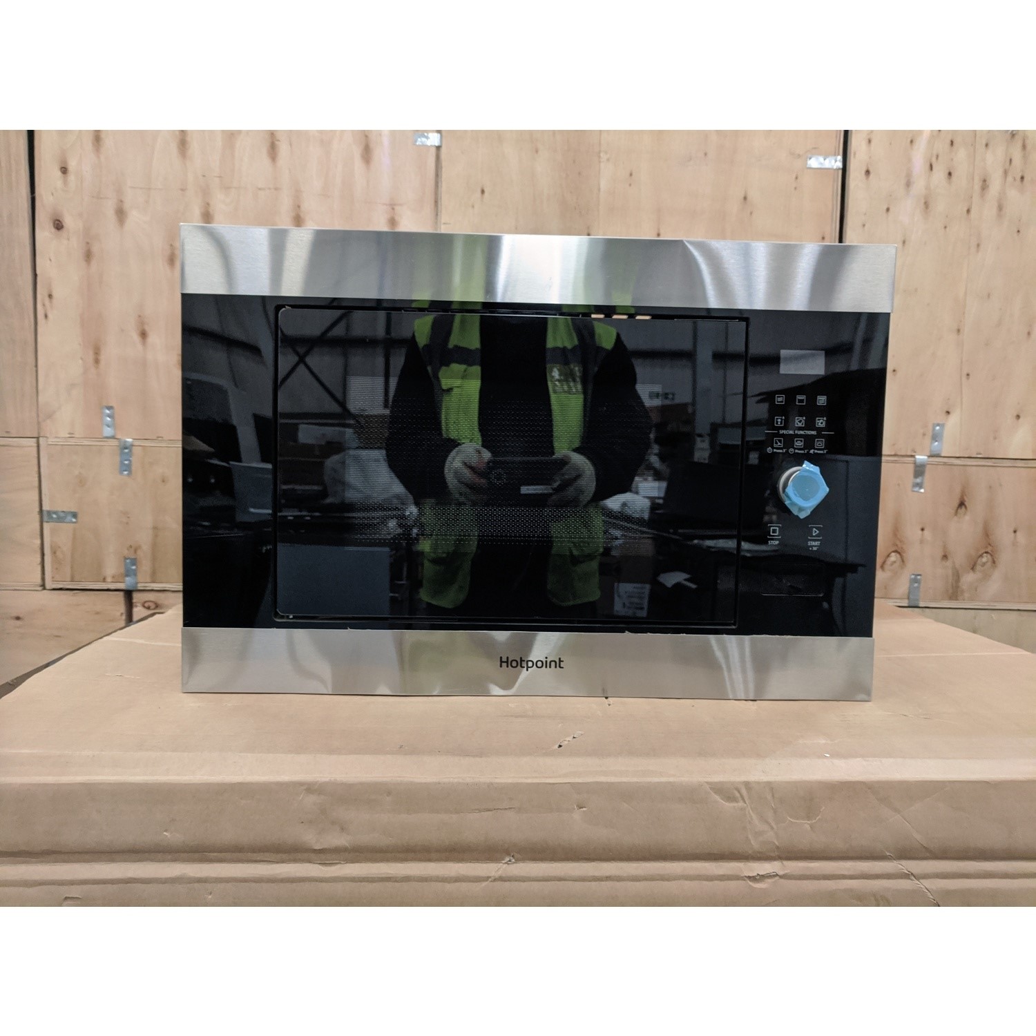 Refurbished Hotpoint MF25GIXH Built In 25L with Grill 900W Microwave Stainless Steel