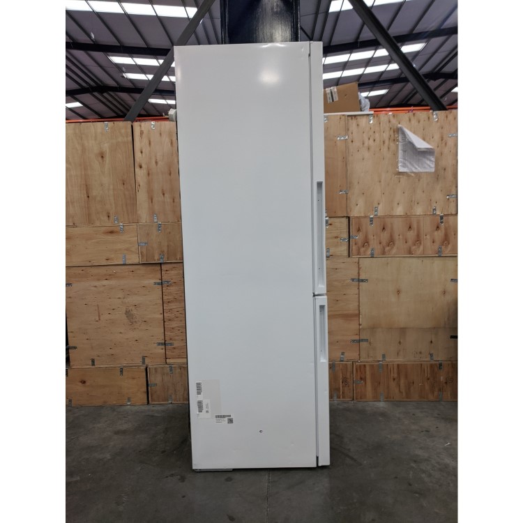 Refurbished Bosch Serie 6 KGE36AWCA Freestanding 302 Litre 60/40 Fridge Freezer White