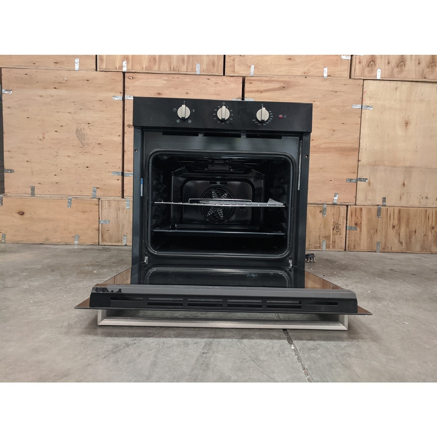 Refurbished Indesit Aria IFW6330BL 60cm Single Built In Electric Oven