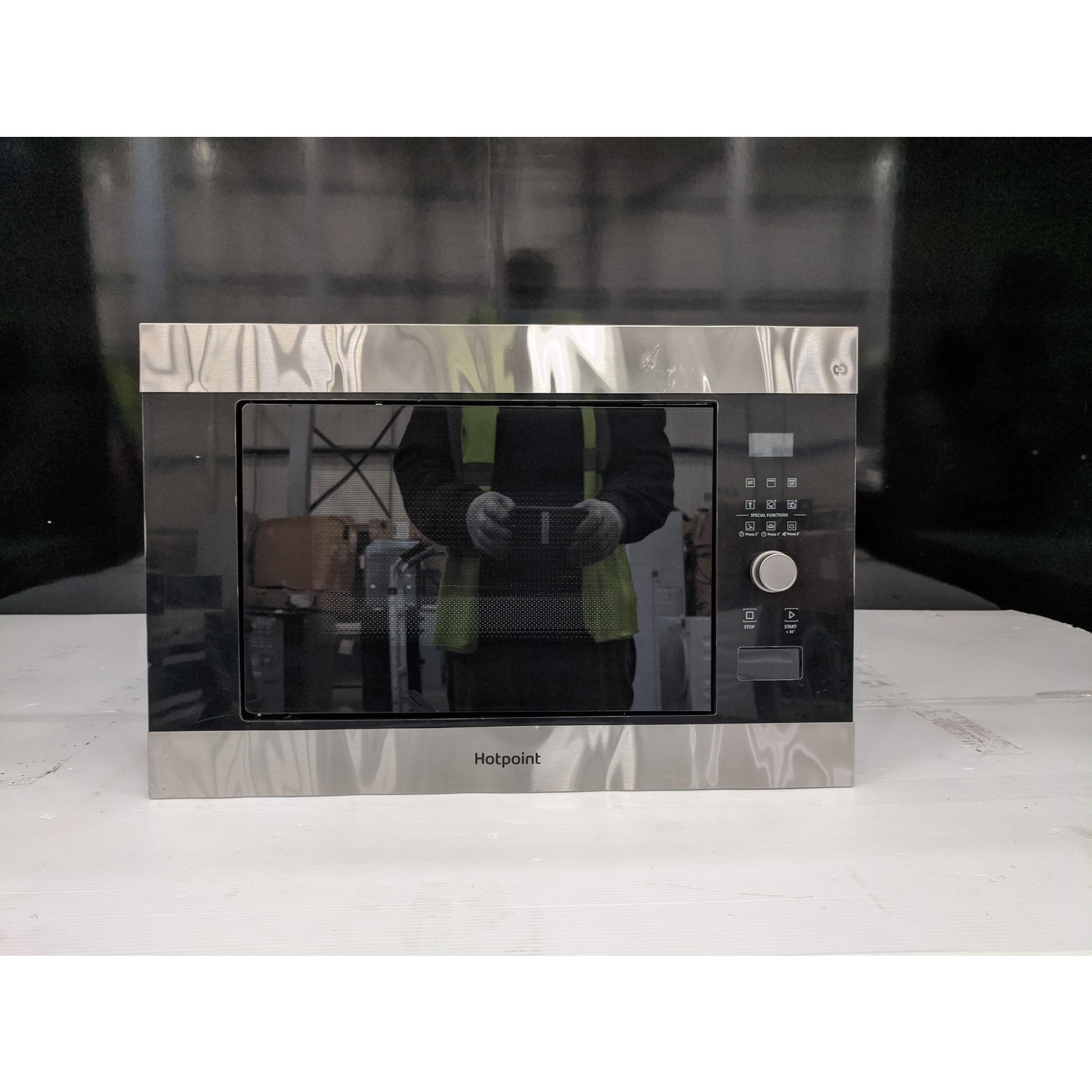 Refurbished Hotpoint MF25GIXH 25L 900W Built In Microwave with Grill