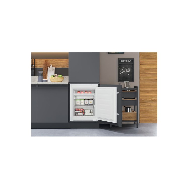 Refurbished Hotpoint HTC20T321 Integrated 280 Litre 70/30 Frost Free Fridge Freezer