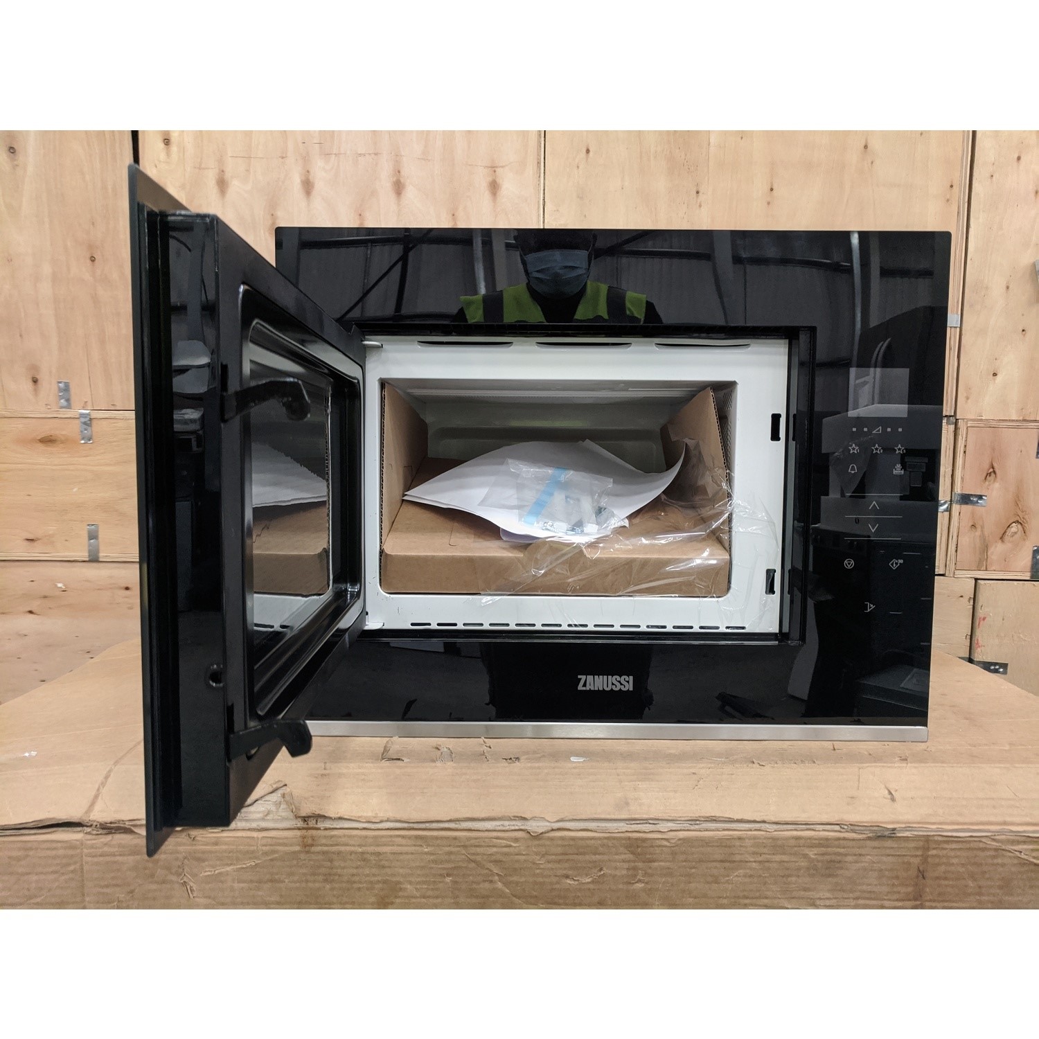 Refurbished Zanussi Series 20 ZMBN4SK Built In 25L 900W Microwave Black