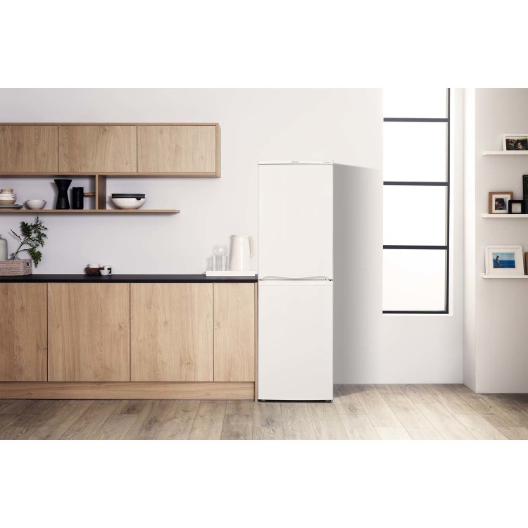 Refurbished Hotpoint 234 Litre 50/50 Freestanding Fridge Freezer - White
