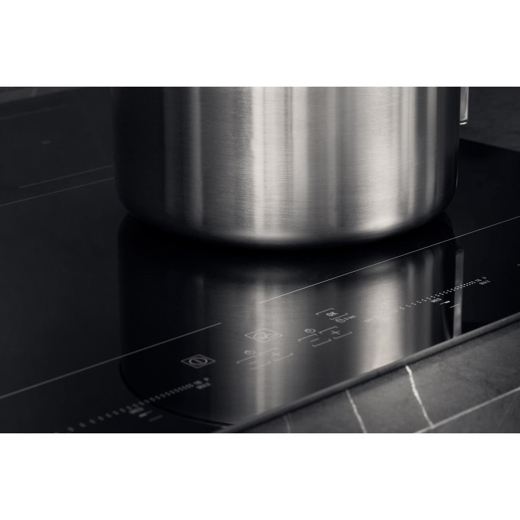 Hotpoint 65cm 4 Zone Induction Hob with Flexi Pro