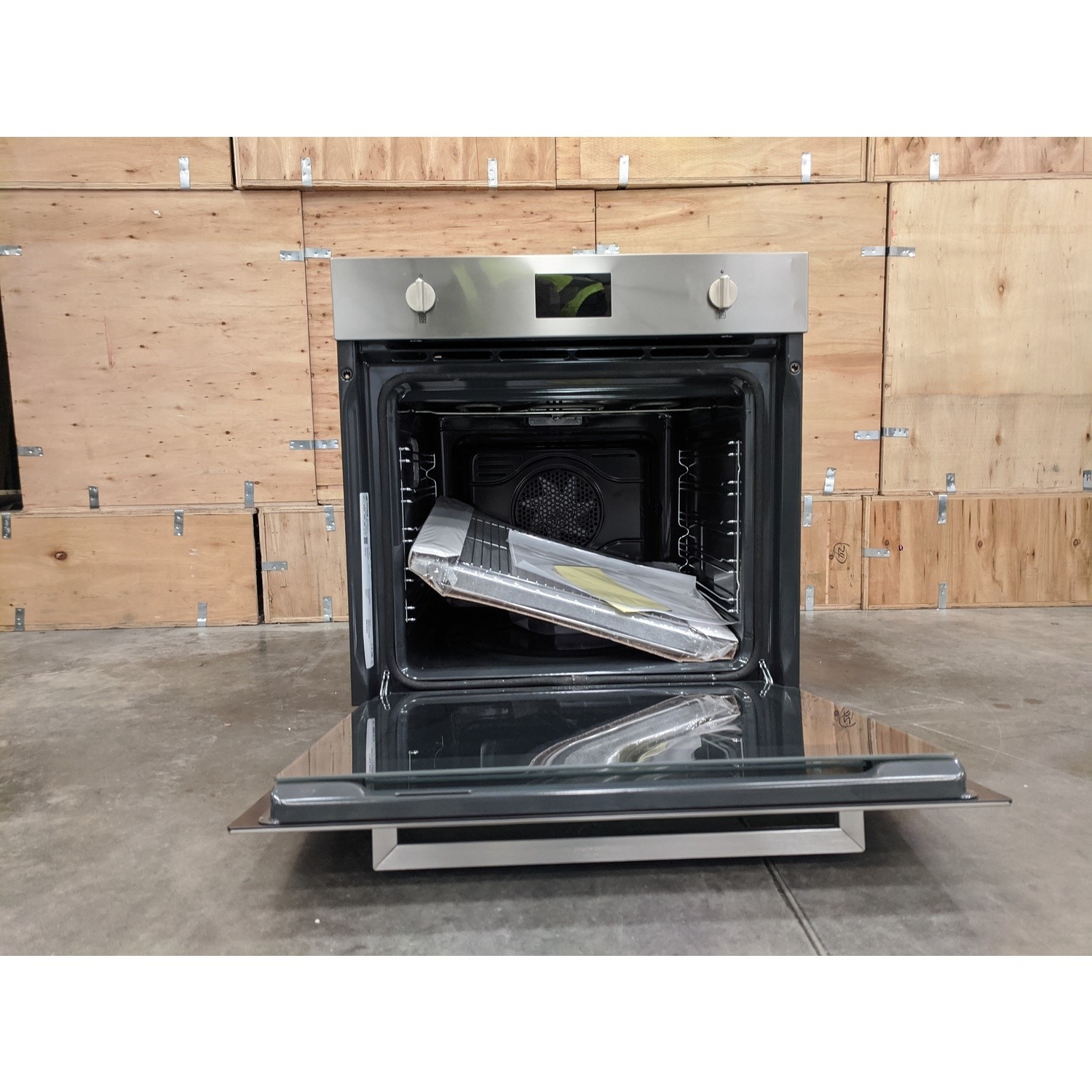 Refurbished Smeg Cucina SFP6401TVX1 60cm Single Built In Electric Oven  Stainless Steel - BuyItDirect.ie