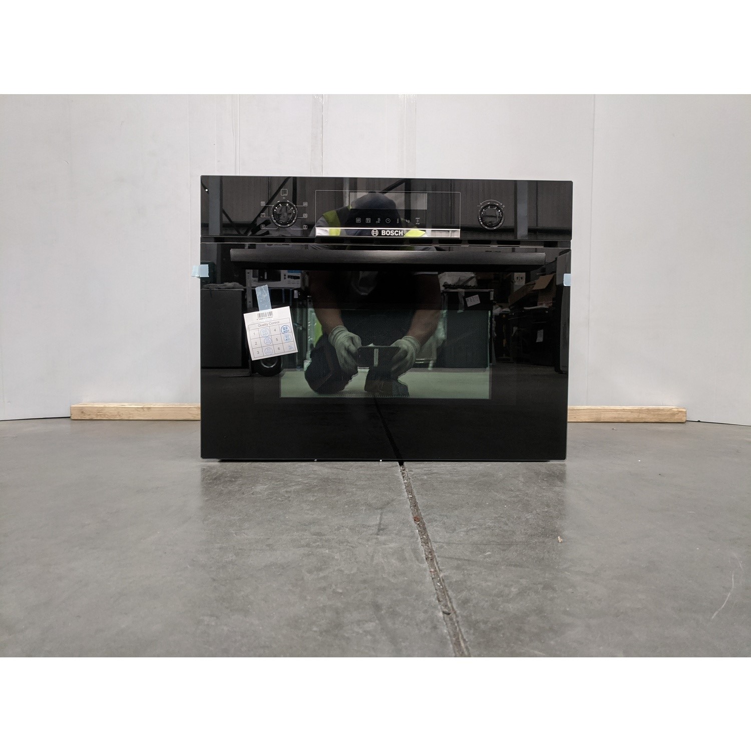 Refurbished Bosch Serie 4 CMA583MB0B Built In 44L With Grill 900W