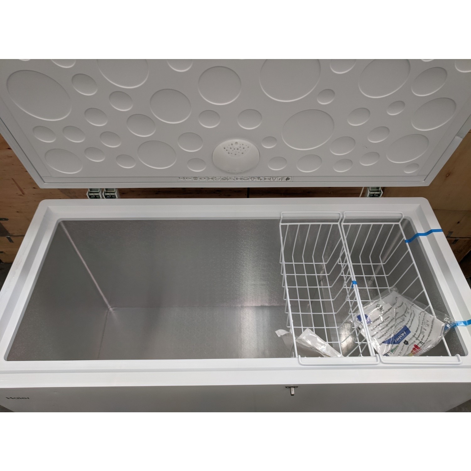 Refurbished Haier HCE429F 429 Litre Chest Freezer White BuyItDirect.ie