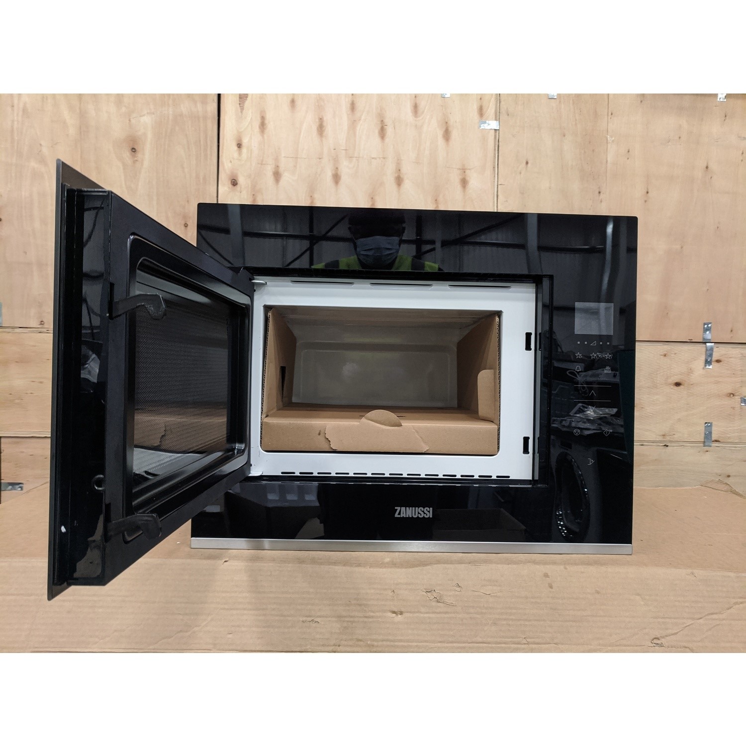 Refurbished Zanussi Series 20 ZMBN4SK Built In 25L 900W Microwave Black