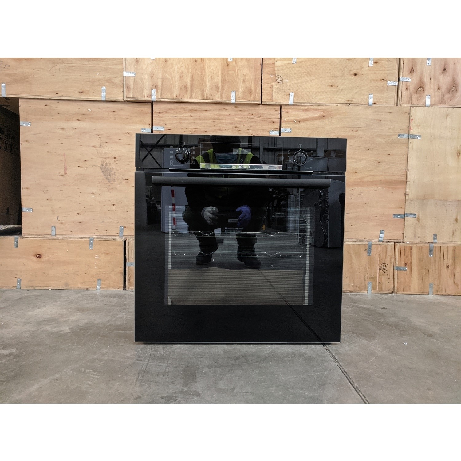 Refurbished Bosch Serie 4 HBS534BB0B 60cm Single Built In Electric Oven