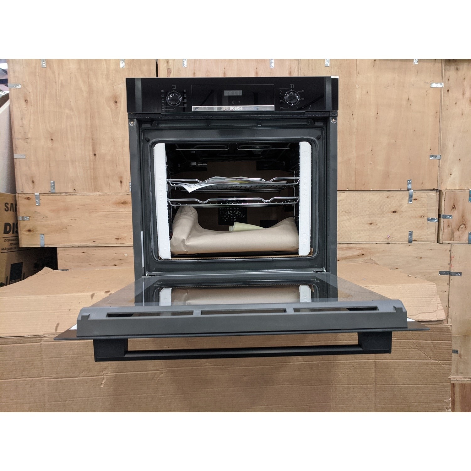 Refurbished Bosch Serie 4 HBS534BB0B 60cm Single Built In Electric Oven