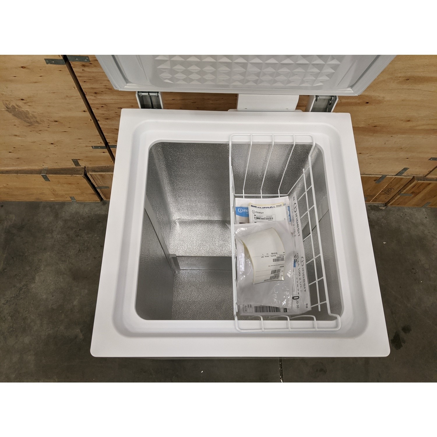 Refurbished Indesit OS1A1002UK2 97 Litre Chest Freezer White