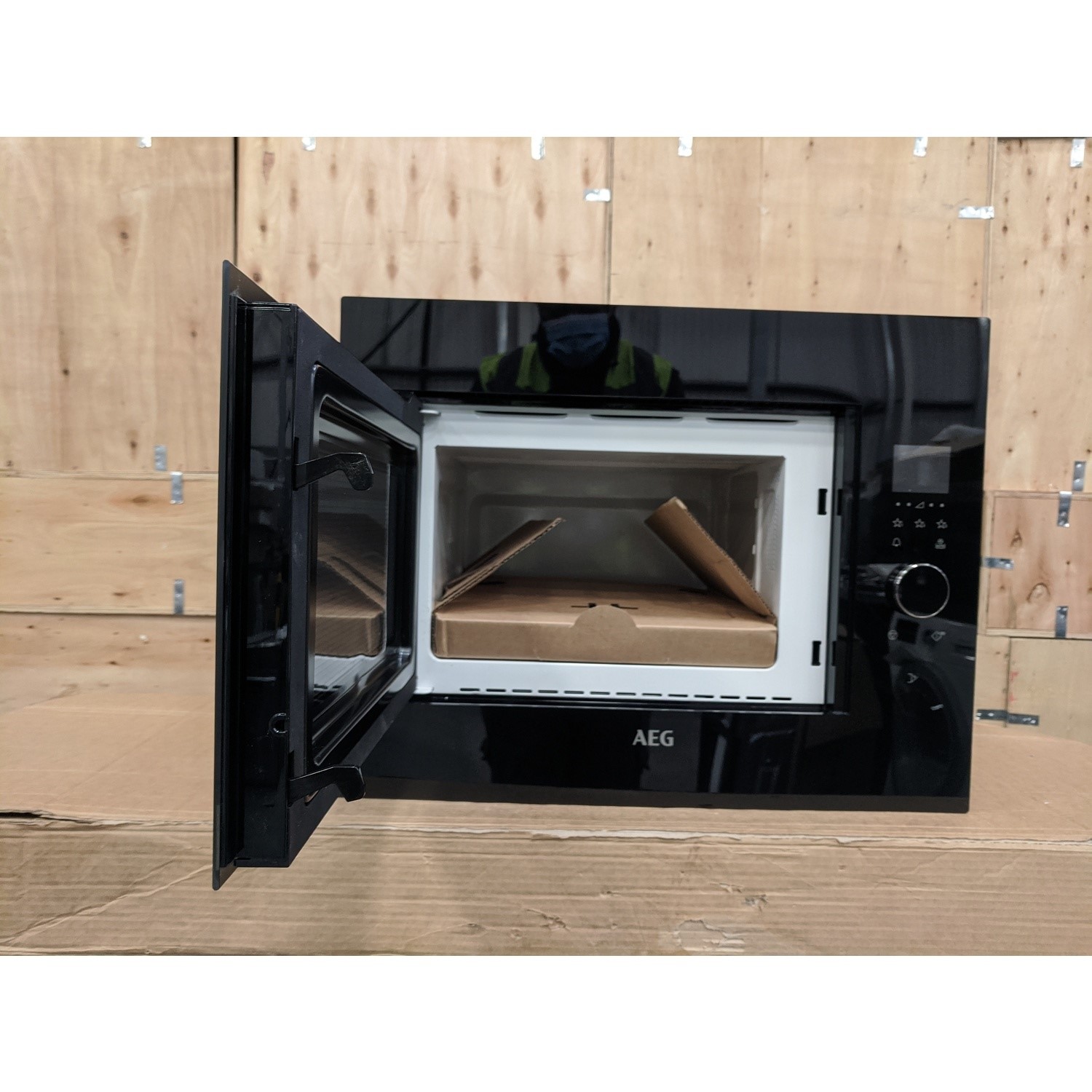 Refurbished AEG MBE2658SEB Built In 26L 900W Microwave Black BuyItDirect.ie