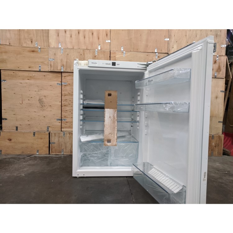 Refurbished Miele K32222i Integrated 154 Litre In-Column Larder Fridge White