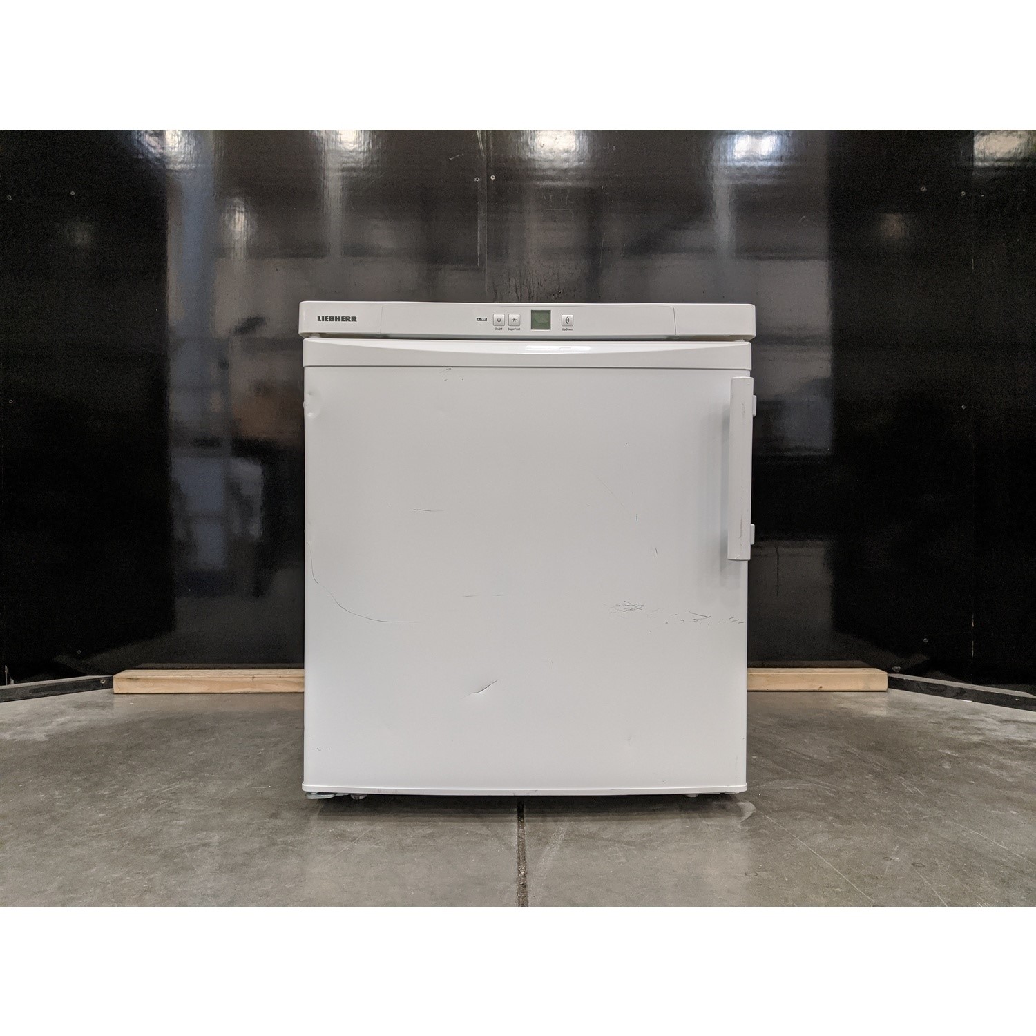 Refurbished Liebherr GX823 Freestanding 69 Litre Frost Free