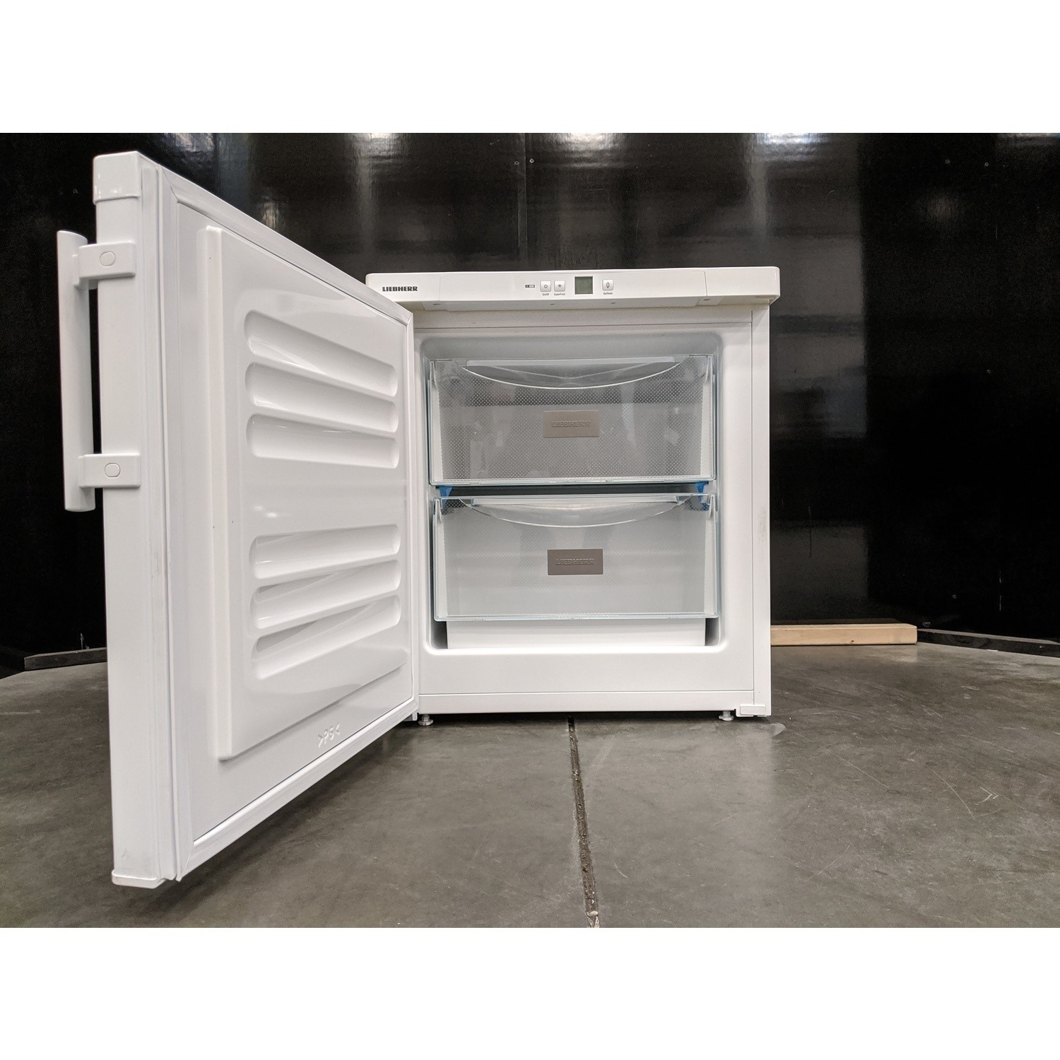 らい☆ページ Refurbished Liebherr GX823 Freestanding 69 Litre Frost Free