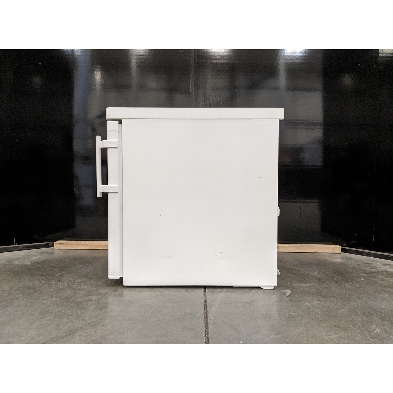 Refurbished Liebherr GX823 Freestanding 69 Litre Frost Free