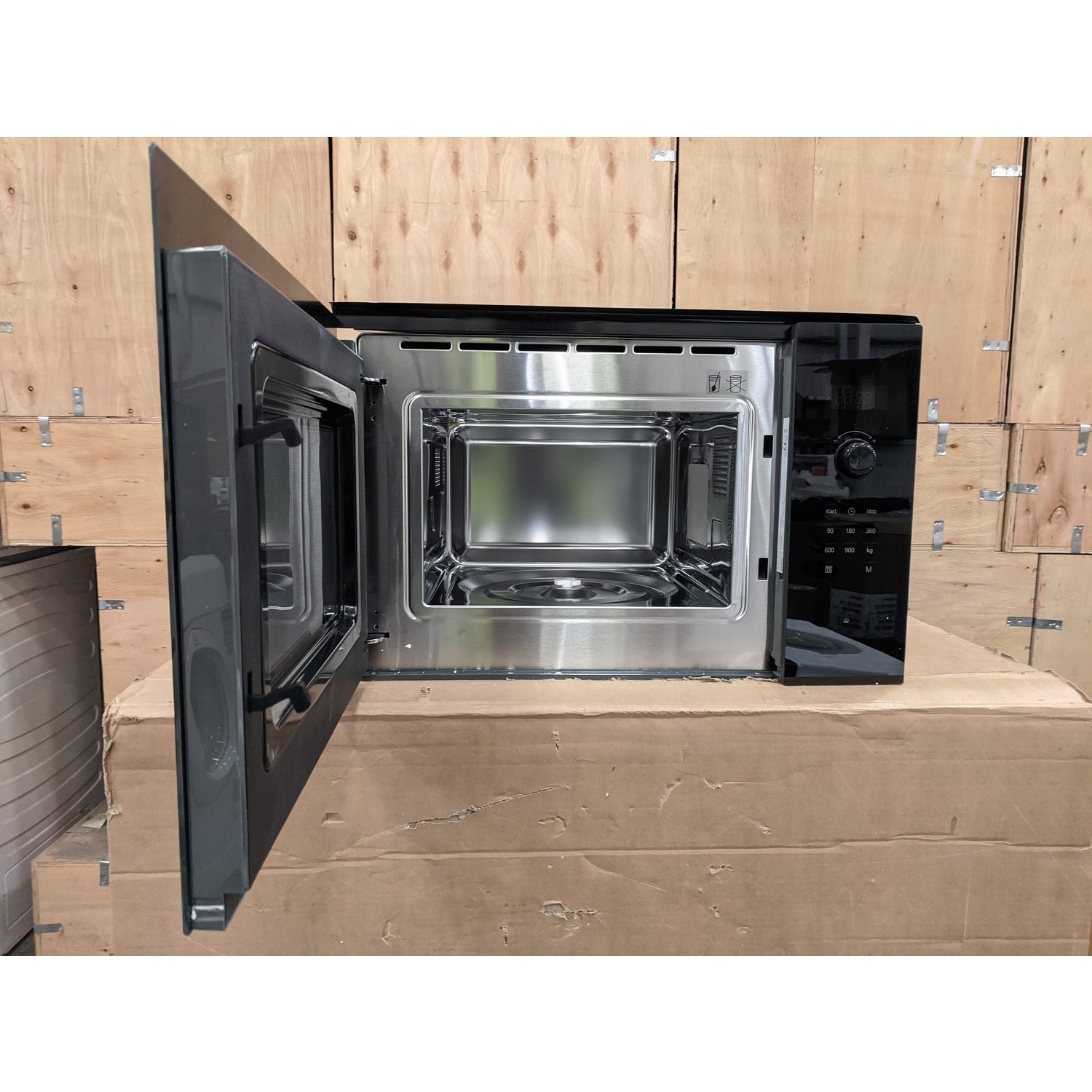 Refurbished Bosch Serie 4 BFL553MB0B Built In 25L 900W Microwave Black