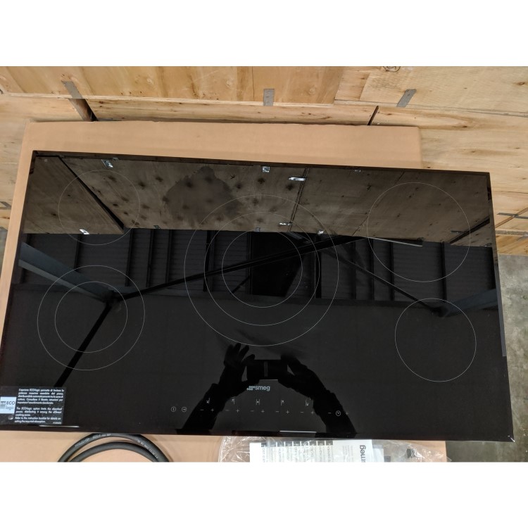 Refurbished Smeg SE395ETB 90cm 5 Zone Ceramic Hob