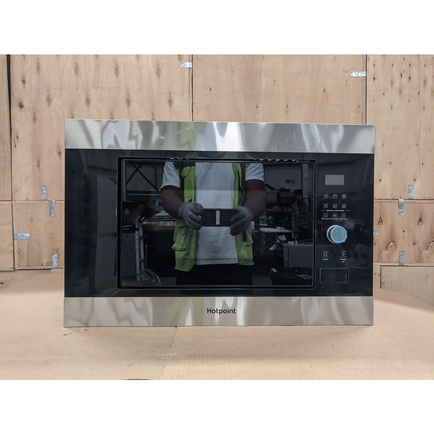 Refurbished Hotpoint MF20GIXH Built In 20L 800W Microwave & Grill