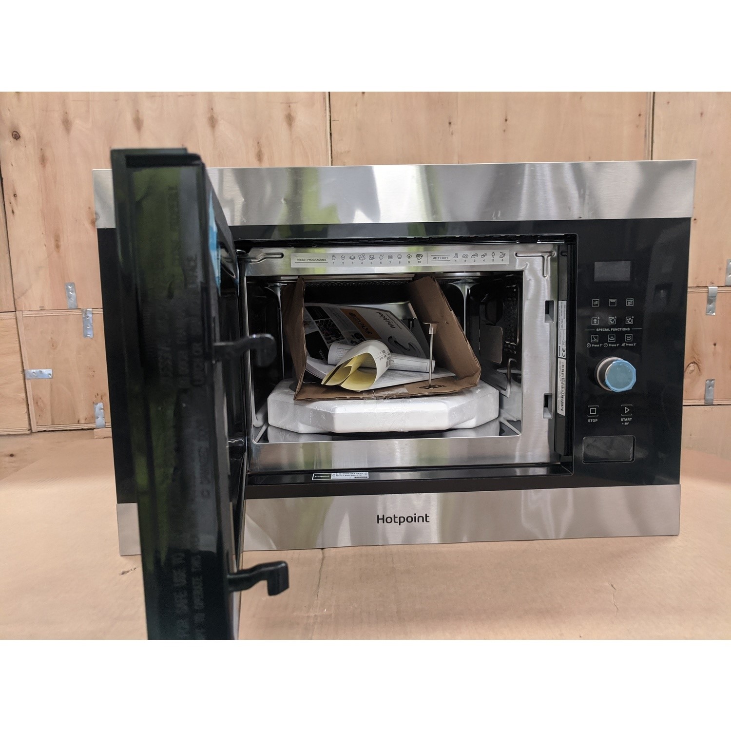 Refurbished Hotpoint MF20GIXH Built In 20L 800W Microwave & Grill