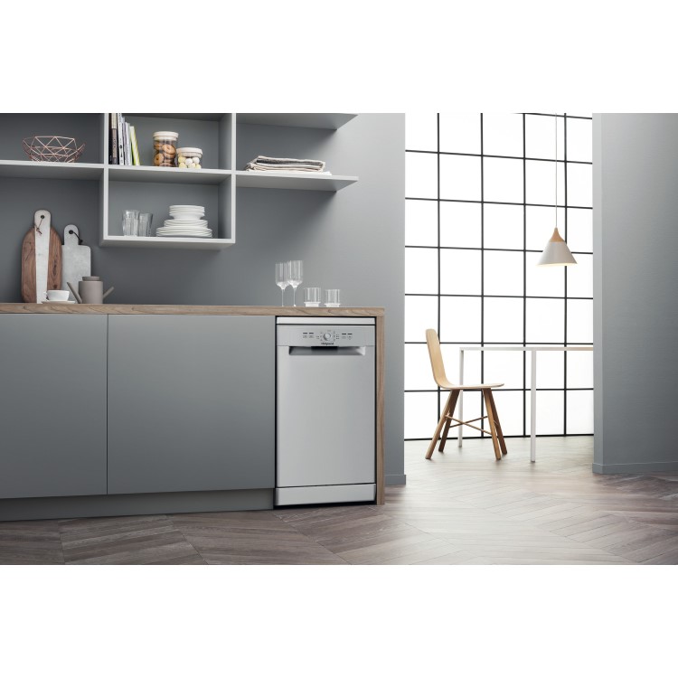 Hotpoint Aquarius Freestanding Slimline Dishwasher - Silver