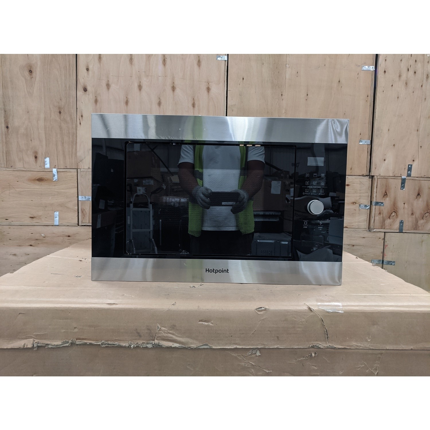 Refurbished Hotpoint MF25GIXH Built In 25L with Grill 900W Microwave Stainless Steel