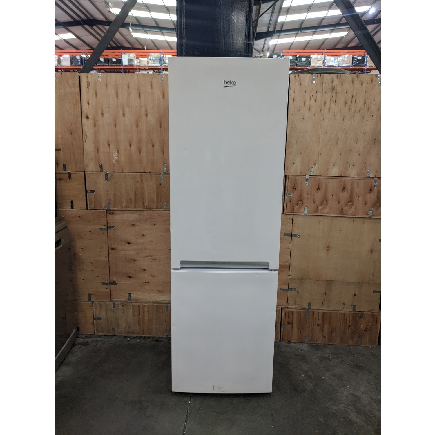 Refurbished Beko CSG3571W Freestanding 262 Litre 60/40 Fridge Freezer