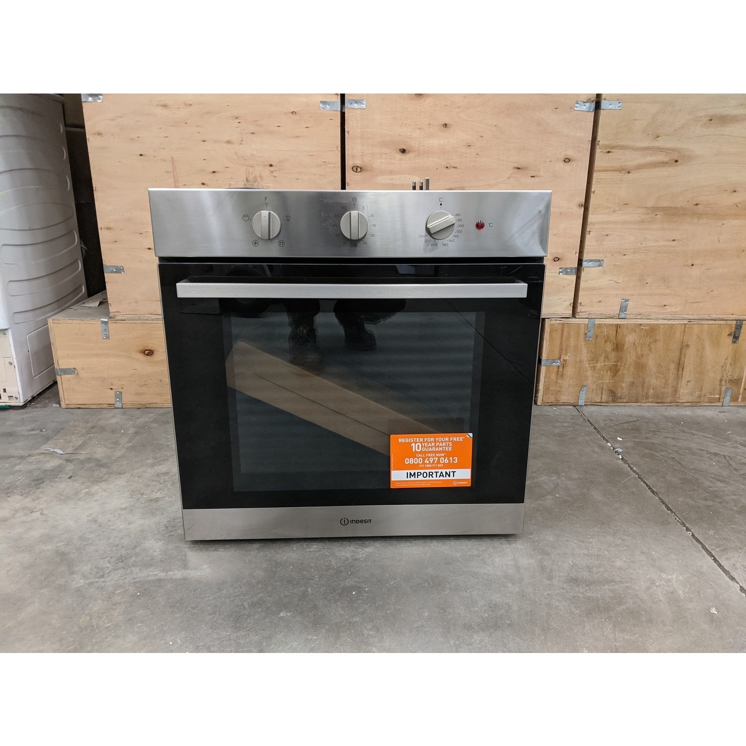Refurbished Indesit IFW6330IX 60cm Single Built In Electric Oven