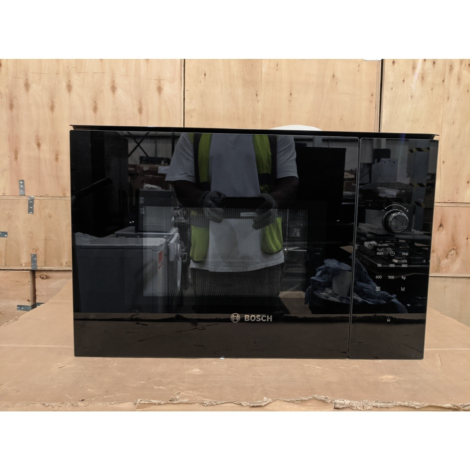 Refurbished Bosch Serie 4 BFL553MB0B Built In 25L 900W Microwave Black