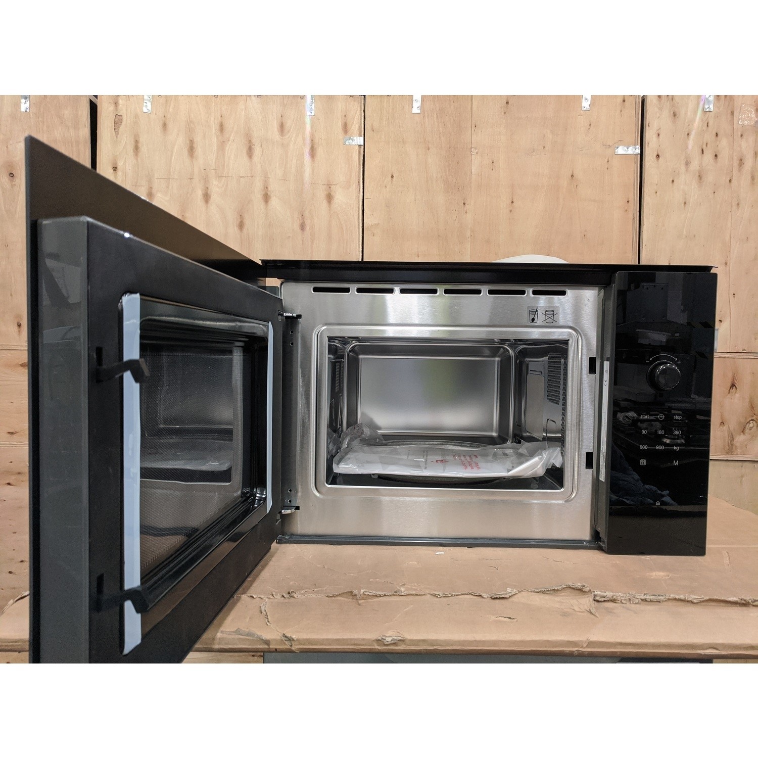 Refurbished Bosch Serie 4 BFL553MB0B Built In 25L 900W Microwave Black