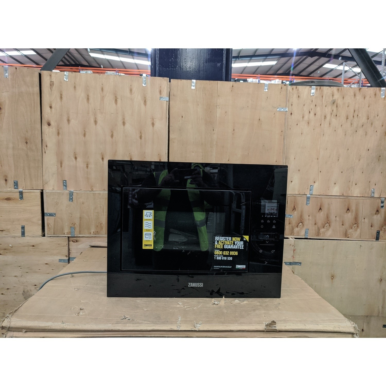 Refurbished Zanussi Series 20 ZMBN4SK Built In 25L 900W Microwave Black