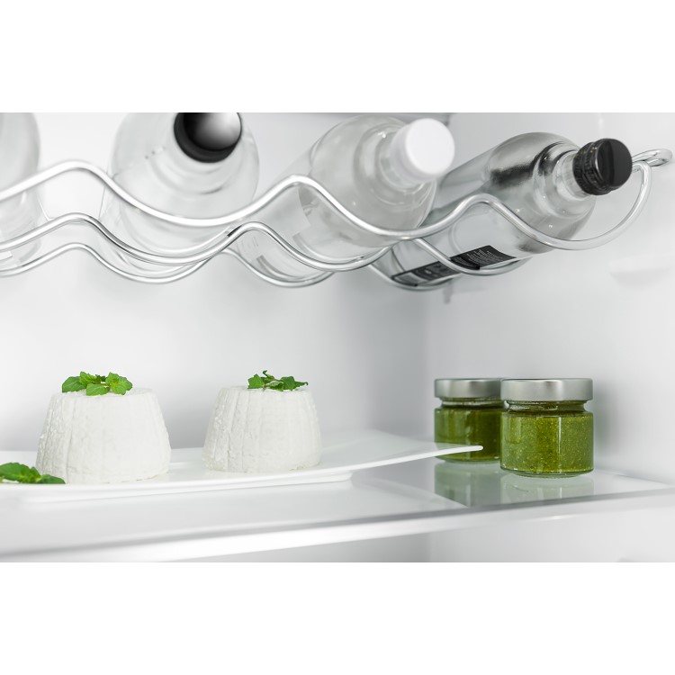 Hotpoint 262 Litre Tall In-column Integrated Fridge